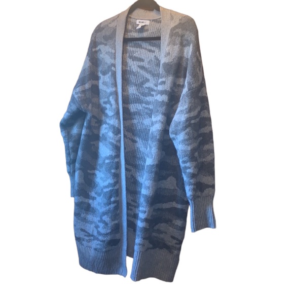 Long length camo cardigan mid thigh. Not cc eligible.  Duplicate - Picture 5 of 13